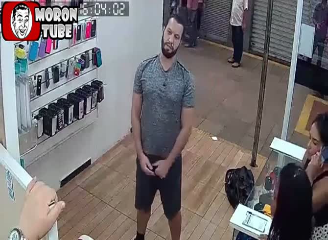 Video :He blows everything up after the shop denies him a refund!